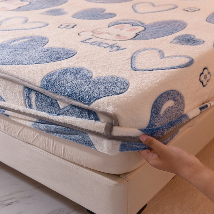 91家纺网 家纺一手货源 找家纺 慕梵 2022新款雪花绒印花卡通床笠 爱心兔