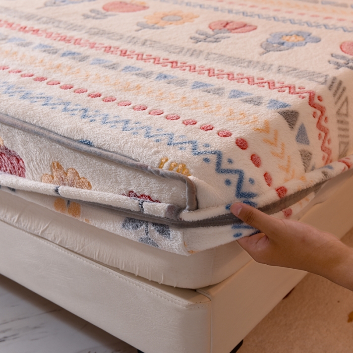 91家纺网 家纺一手货源 找家纺 慕梵 2022新款雪花绒印花卡通床笠 波西米亚