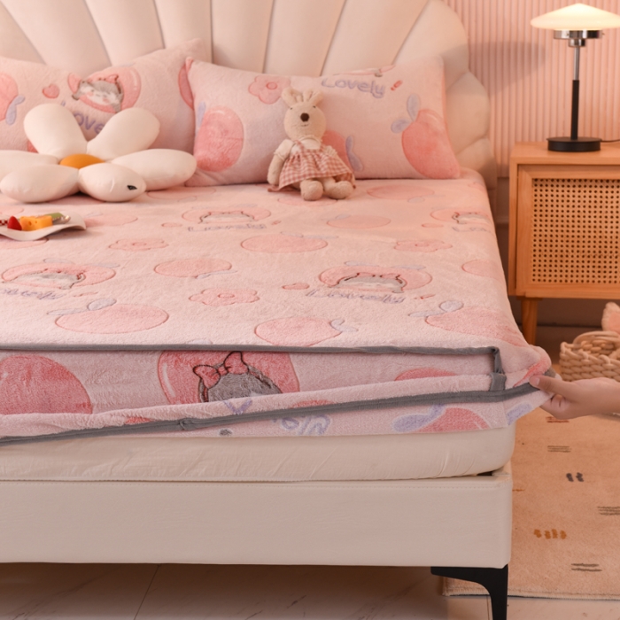 91家纺网 家纺一手货源 找家纺 慕梵 2022新款雪花绒印花卡通床笠 桃子少女