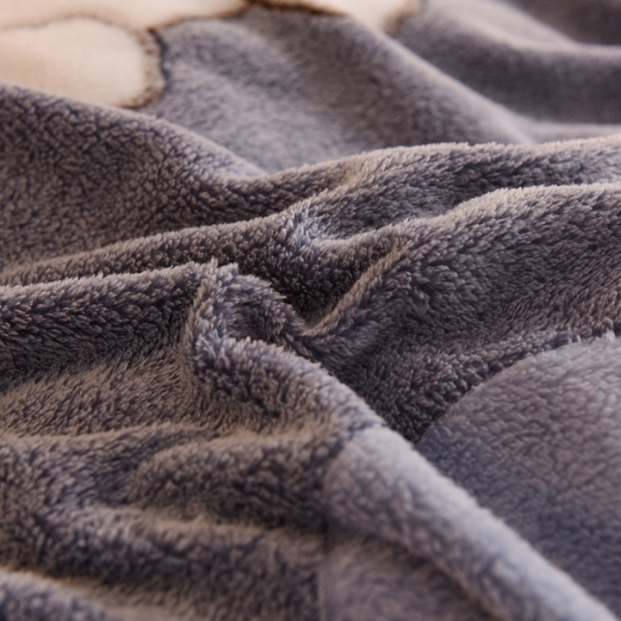 91家纺网 家纺一手货源 找家纺 慕梵 2022新款雪花绒卡通印花单被套 草莓兔