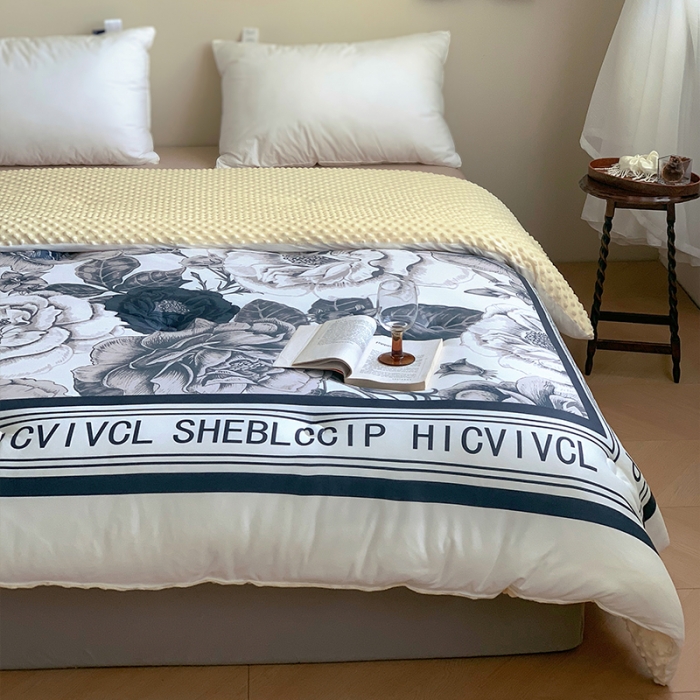 91家纺网 家纺一手货源 找家纺 花沐 2023新款针织棉大豆被豆豆被冬被被子 大版印花-白