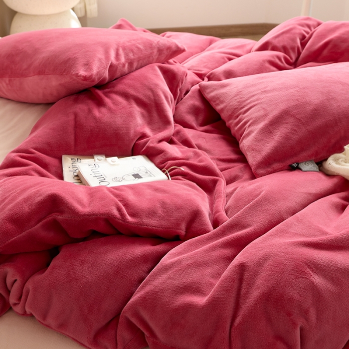 91家纺网 家纺一手货源 找家纺 (总)花沐 2023新款博主风粉色系混搭牛奶绒四件套