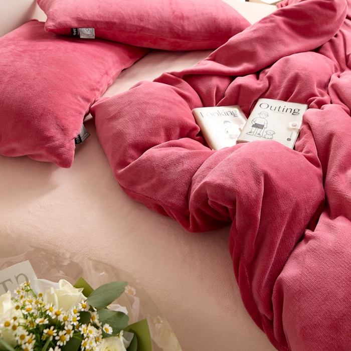 91家纺网 家纺一手货源 找家纺 (总)花沐 2023新款博主风粉色系混搭牛奶绒四件套