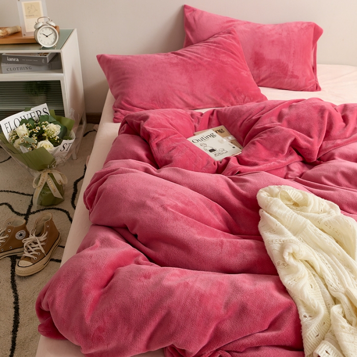 91家纺网 家纺一手货源 找家纺 (总)花沐 2023新款博主风粉色系混搭牛奶绒四件套