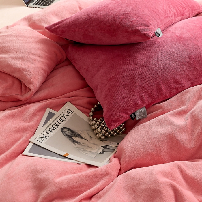 91家纺网 家纺一手货源 找家纺 花沐 2023新款博主风粉色系混搭牛奶绒四件套 贩卖温柔