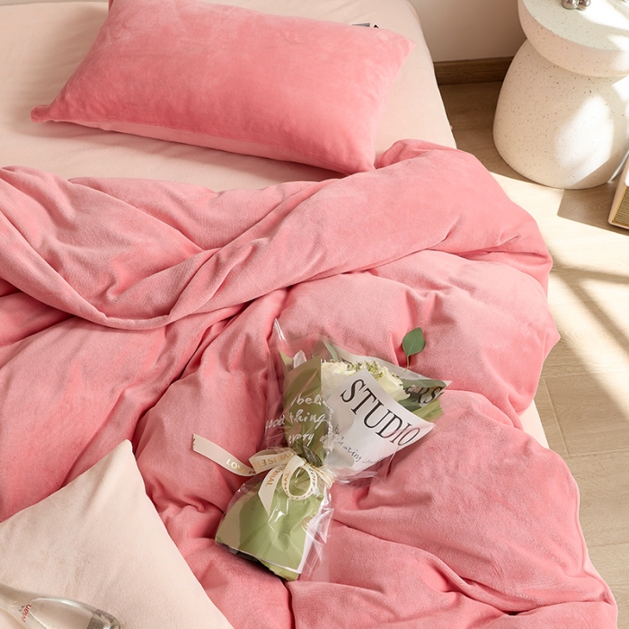 91家纺网 家纺一手货源 找家纺 花沐 2023新款博主风粉色系混搭牛奶绒四件套 公主城堡