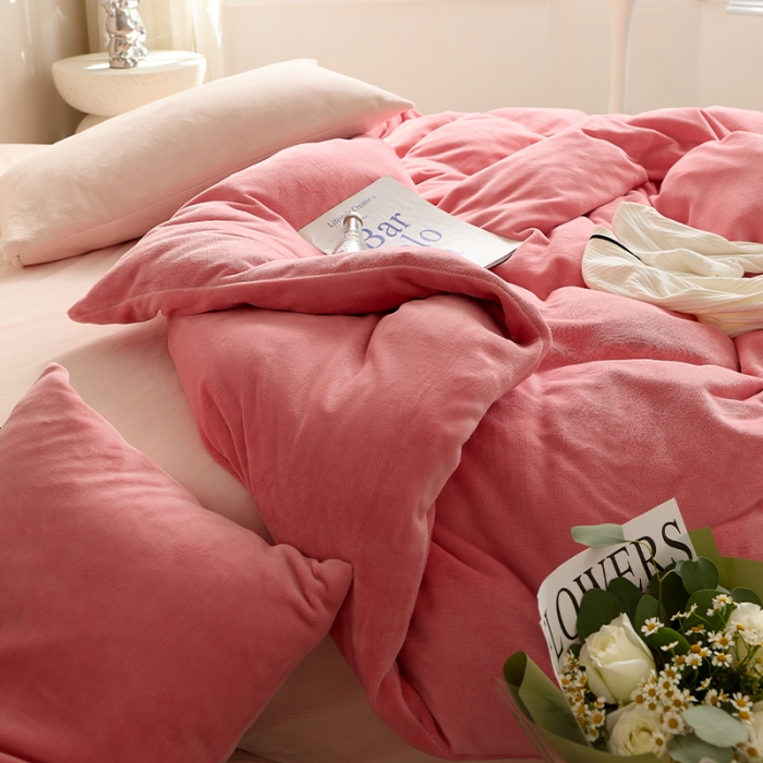 91家纺网 家纺一手货源 找家纺 花沐 2023新款博主风粉色系混搭牛奶绒四件套 公主城堡