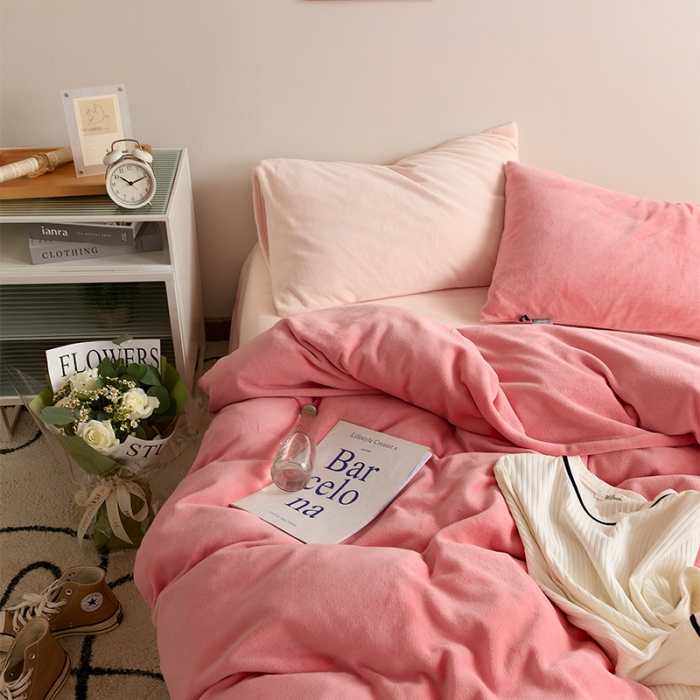 91家纺网 家纺一手货源 找家纺 花沐 2023新款博主风粉色系混搭牛奶绒四件套 公主城堡