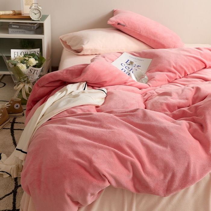 91家纺网 家纺一手货源 找家纺 花沐 2023新款博主风粉色系混搭牛奶绒四件套 公主城堡