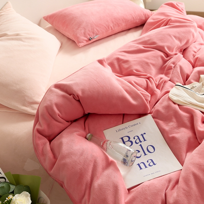 91家纺网 家纺一手货源 找家纺 花沐 2023新款博主风粉色系混搭牛奶绒四件套 公主城堡