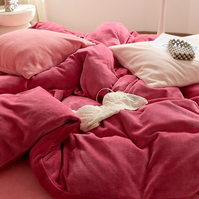 91家纺网 家纺一手货源 找家纺 花沐 2023新款博主风粉色系混搭牛奶绒四件套 一屋蜜桃香