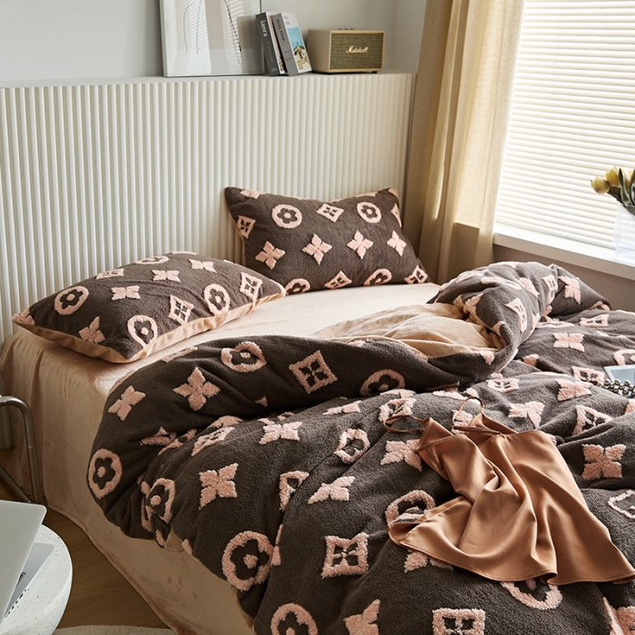 91家纺网 家纺一手货源 找家纺 花沐 2023新款轻奢提花牛奶绒四件套 提花经典色