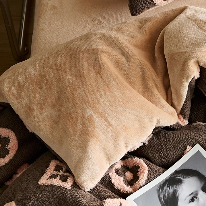 91家纺网 家纺一手货源 找家纺 花沐 2023新款轻奢提花牛奶绒四件套 提花经典色