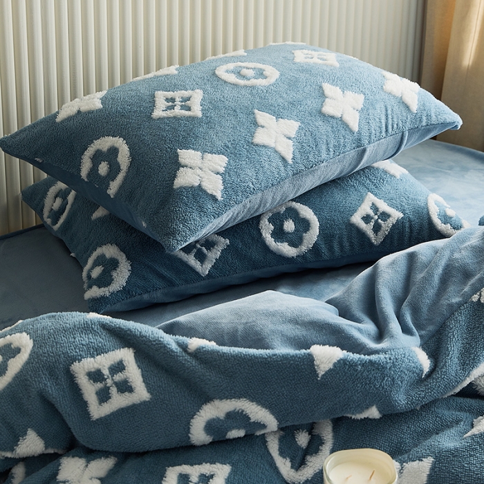 91家纺网 家纺一手货源 找家纺 花沐 2023新款轻奢提花牛奶绒四件套 提花蓝色