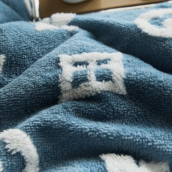 91家纺网 家纺一手货源 找家纺 花沐 2023新款轻奢提花牛奶绒四件套 提花蓝色