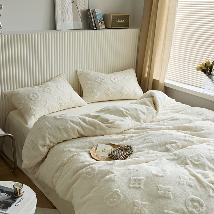 91家纺网 家纺一手货源 找家纺 花沐 2023新款轻奢提花牛奶绒四件套 提花米白色