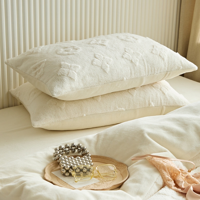 91家纺网 家纺一手货源 找家纺 花沐 2023新款轻奢提花牛奶绒四件套 提花米白色