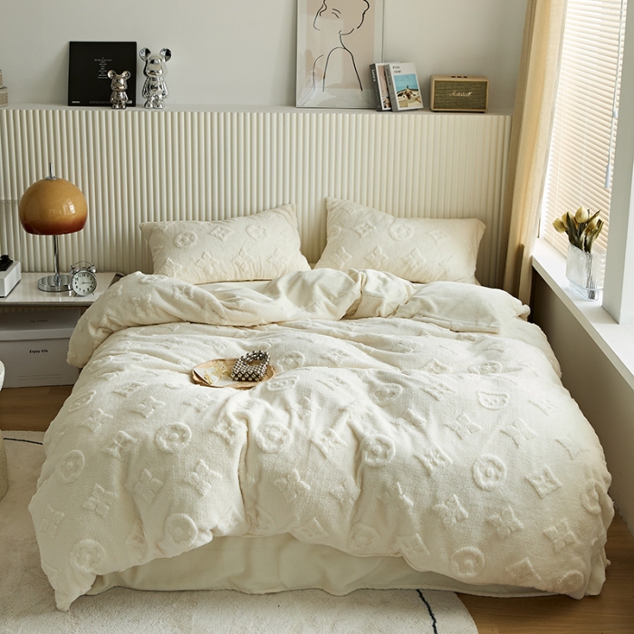 91家纺网 家纺一手货源 找家纺 花沐 2023新款轻奢提花牛奶绒四件套 提花米白色