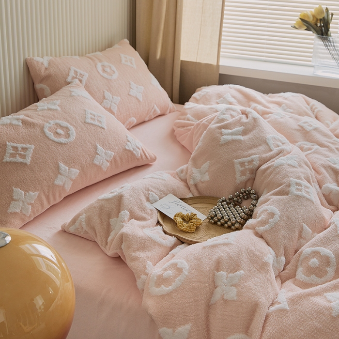 91家纺网 家纺一手货源 找家纺 花沐 2023新款轻奢提花牛奶绒四件套 提花浅粉色