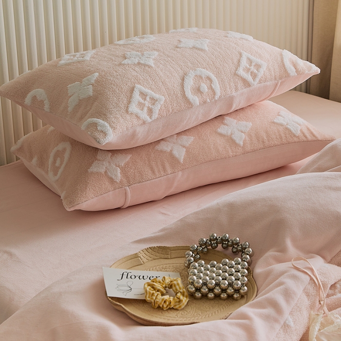 91家纺网 家纺一手货源 找家纺 花沐 2023新款轻奢提花牛奶绒四件套 提花浅粉色