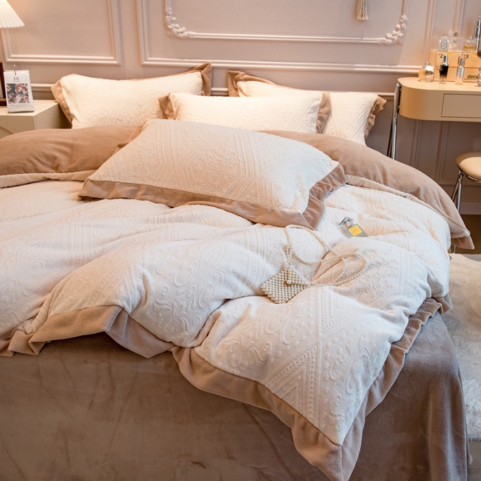 91家纺网 家纺一手货源 找家纺 丝幔新款全消光5D雕花牛奶绒四件套 欧式烂花-奶油白