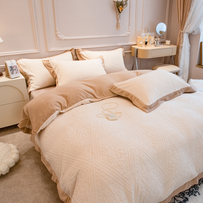 91家纺网 家纺一手货源 找家纺 丝幔新款全消光5D雕花牛奶绒四件套 欧式烂花-奶油白