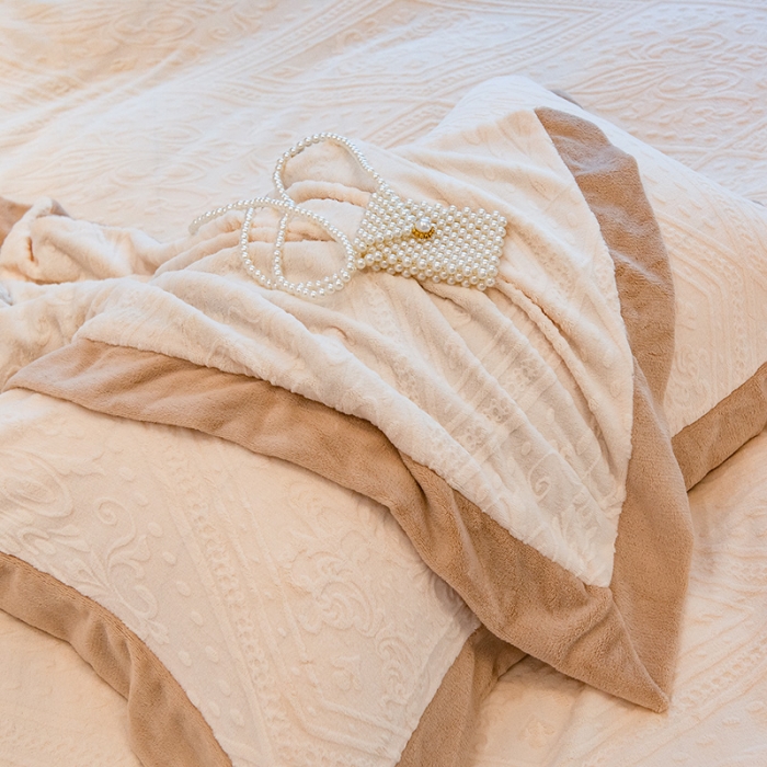 91家纺网 家纺一手货源 找家纺 丝幔新款全消光5D雕花牛奶绒四件套 欧式烂花-奶油白