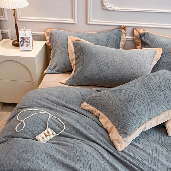 91家纺网 家纺一手货源 找家纺 丝幔新款全消光5D雕花牛奶绒四件套 欧式烂花-气质灰