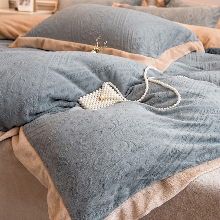 91家纺网 家纺一手货源 找家纺 丝幔新款全消光5D雕花牛奶绒四件套 欧式烂花-气质灰