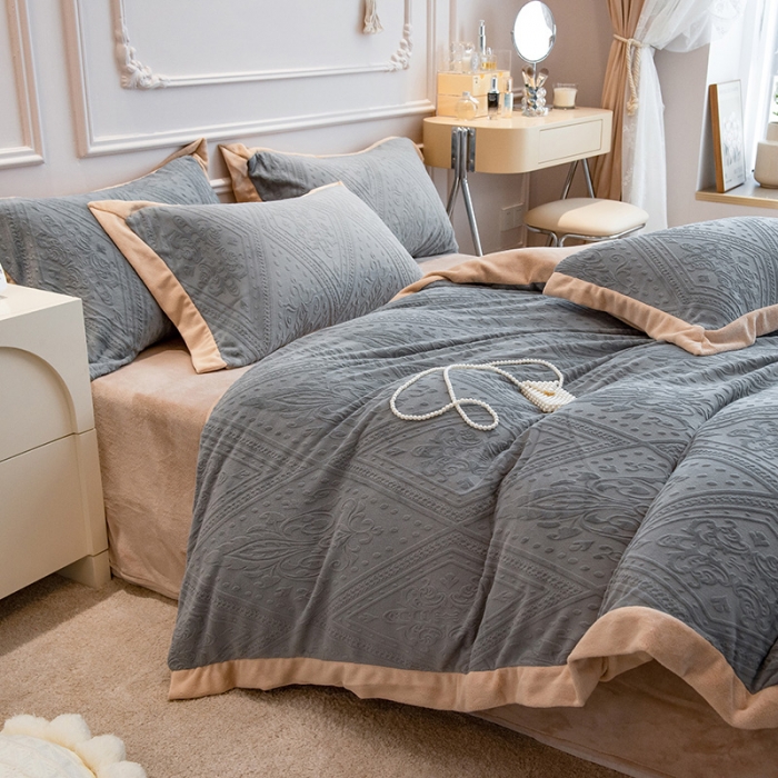 91家纺网 家纺一手货源 找家纺 丝幔新款全消光5D雕花牛奶绒四件套 欧式烂花-气质灰