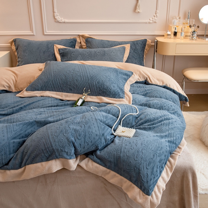 91家纺网 家纺一手货源 找家纺 丝幔新款全消光5D雕花牛奶绒四件套 欧式烂花-轻奢蓝