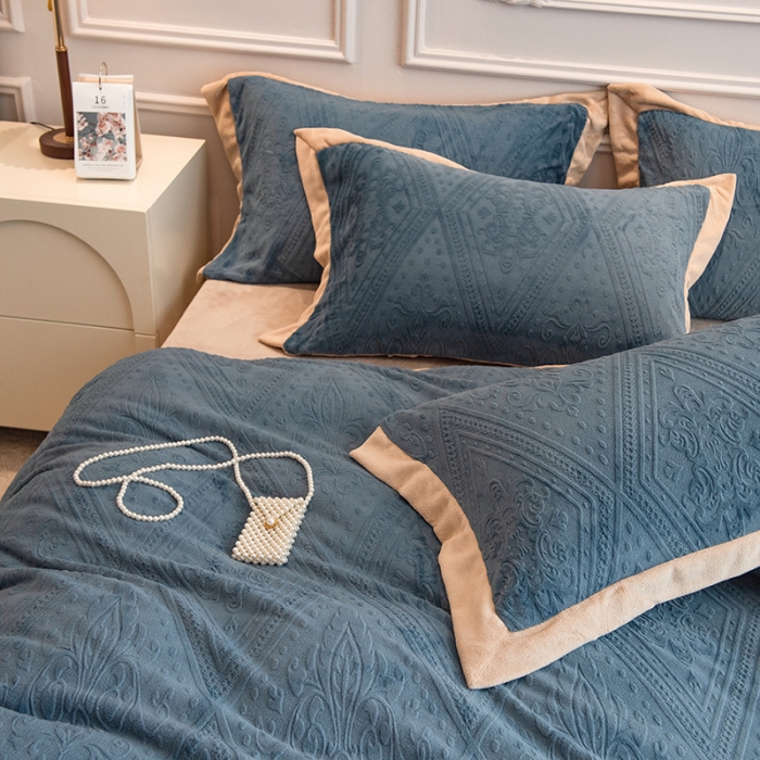 91家纺网 家纺一手货源 找家纺 丝幔新款全消光5D雕花牛奶绒四件套 欧式烂花-轻奢蓝