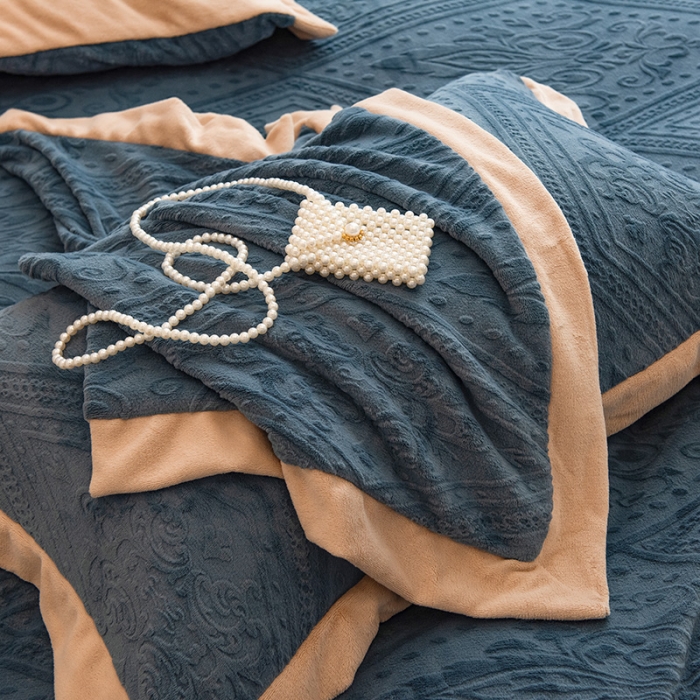 91家纺网 家纺一手货源 找家纺 丝幔新款全消光5D雕花牛奶绒四件套 欧式烂花-轻奢蓝