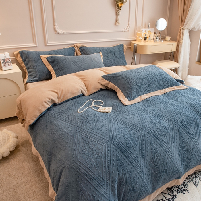 91家纺网 家纺一手货源 找家纺 丝幔新款全消光5D雕花牛奶绒四件套 欧式烂花-轻奢蓝