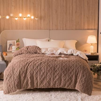 91家纺网 家纺一手货源 找家纺 简爱-2025舒棉绒羊羔绒单被套多功能毯 菱形茉格-咖色