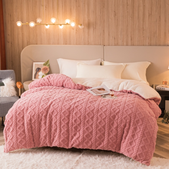 91家纺网 家纺一手货源 找家纺 简爱-2025舒棉绒羊羔绒单被套多功能毯 菱形茉格-豆沙