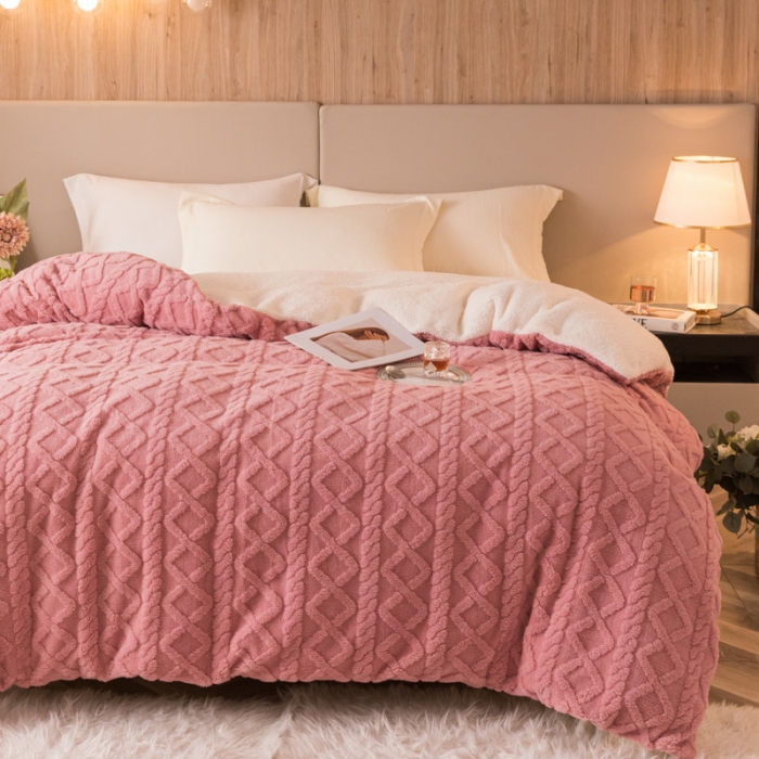 91家纺网 家纺一手货源 找家纺 简爱-2025舒棉绒羊羔绒单被套多功能毯 菱形茉格-豆沙