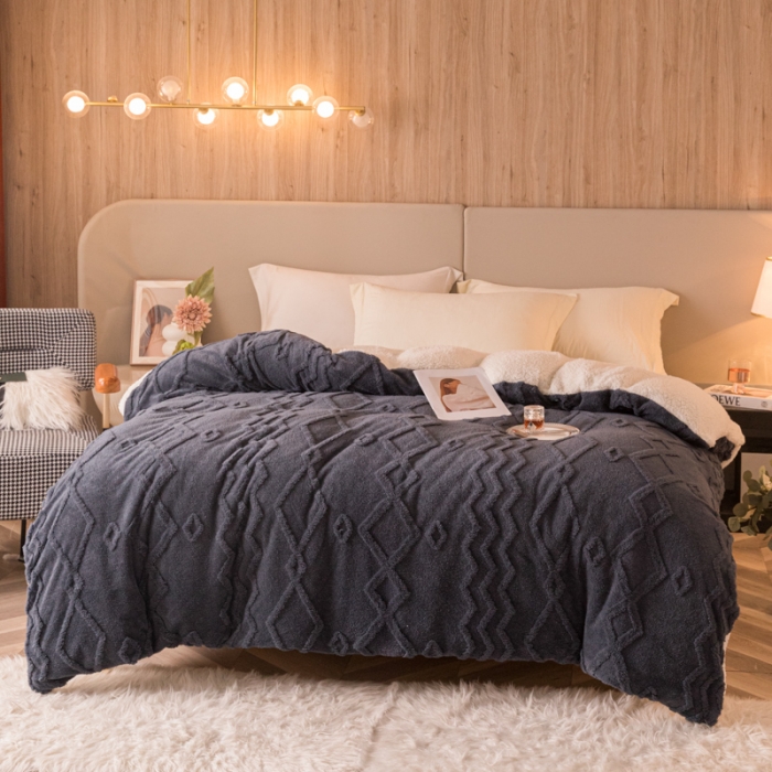 91家纺网 家纺一手货源 找家纺 简爱-2025舒棉绒羊羔绒单被套多功能毯 纹路菱形格-深灰
