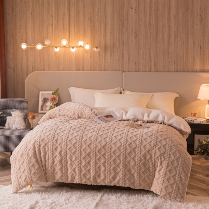 91家纺网 家纺一手货源 找家纺 简爱-2025舒棉绒羊羔绒单被套多功能毯 菱形茉格-米驼色