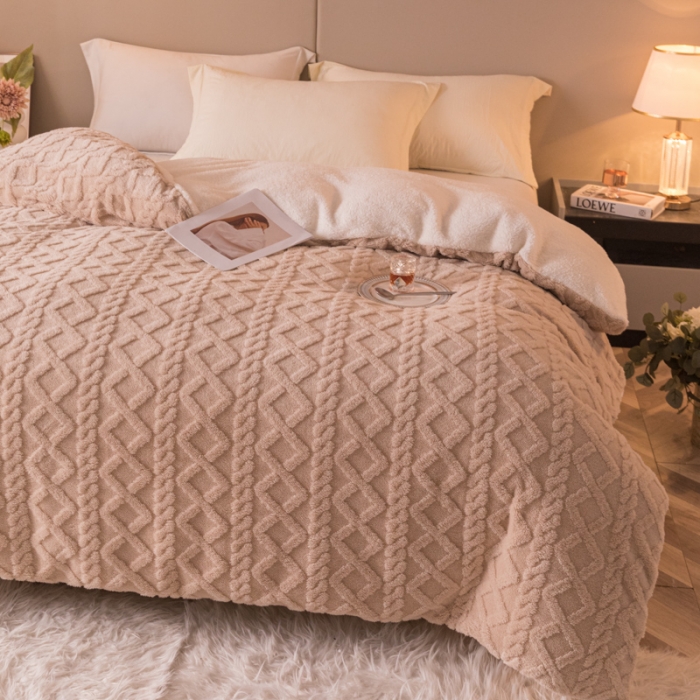 91家纺网 家纺一手货源 找家纺 简爱-2025舒棉绒羊羔绒单被套多功能毯 菱形茉格-米驼色