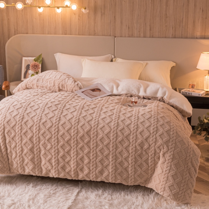 91家纺网 家纺一手货源 找家纺 简爱-2025舒棉绒羊羔绒单被套多功能毯 菱形茉格-米驼色