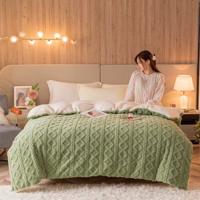 91家纺网 家纺一手货源 找家纺 简爱-2025舒棉绒羊羔绒单被套多功能毯 菱形茉格-抹茶绿