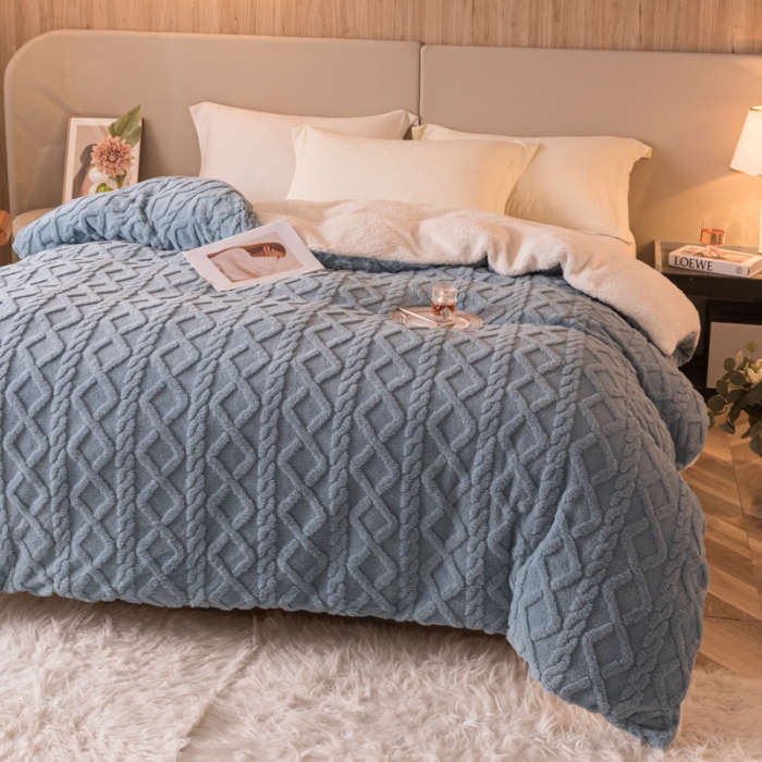 91家纺网 家纺一手货源 找家纺 简爱-2025舒棉绒羊羔绒单被套多功能毯 菱形茉格-暮色蓝