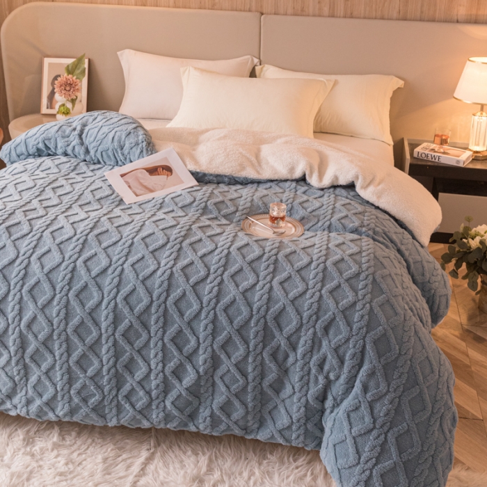 91家纺网 家纺一手货源 找家纺 简爱-2025舒棉绒羊羔绒单被套多功能毯 菱形茉格-暮色蓝