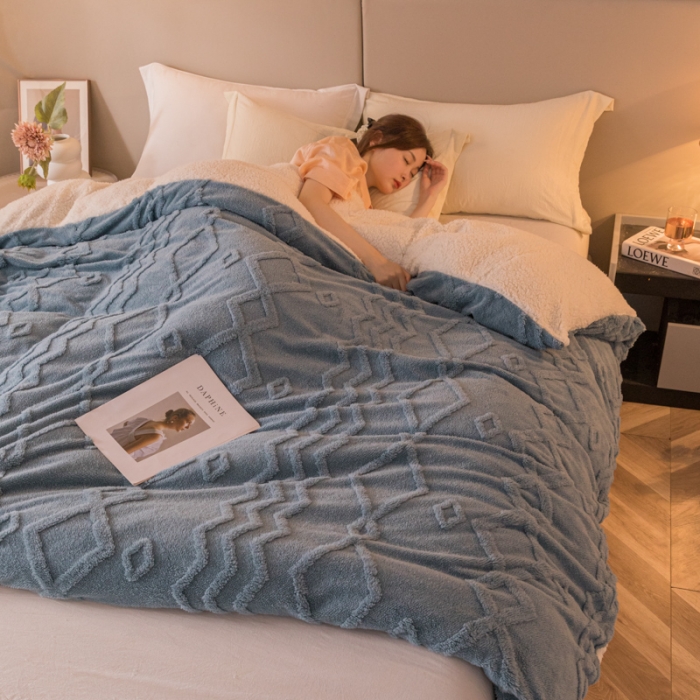 91家纺网 家纺一手货源 找家纺 简爱-2025舒棉绒羊羔绒单被套多功能毯 纹路菱形格-暮色蓝