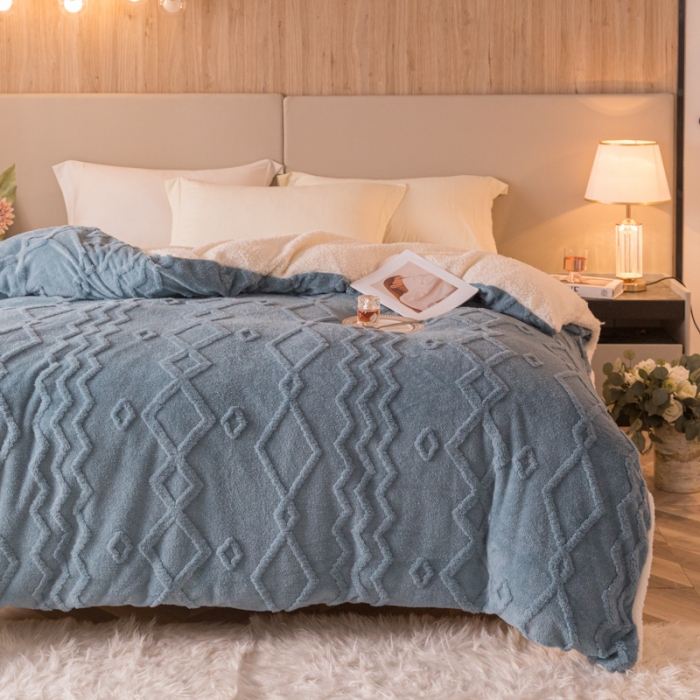 91家纺网 家纺一手货源 找家纺 简爱-2025舒棉绒羊羔绒单被套多功能毯 纹路菱形格-暮色蓝