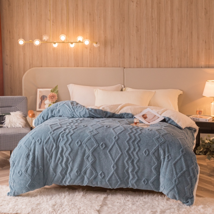 91家纺网 家纺一手货源 找家纺 简爱-2025舒棉绒羊羔绒单被套多功能毯 纹路菱形格-暮色蓝