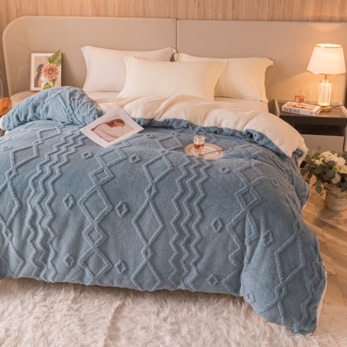 91家纺网 家纺一手货源 找家纺 简爱-2025舒棉绒羊羔绒单被套多功能毯 纹路菱形格-暮色蓝