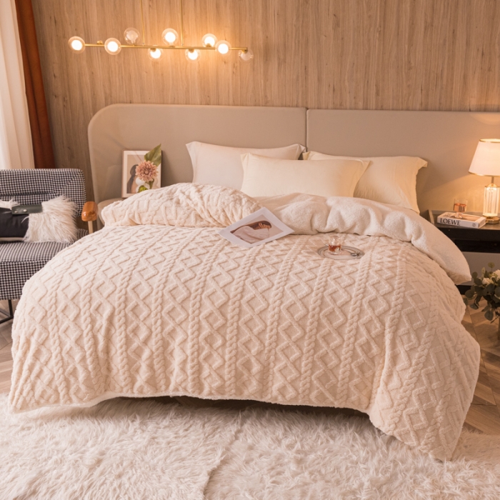 91家纺网 家纺一手货源 找家纺 简爱-2025舒棉绒羊羔绒单被套多功能毯 菱形茉格-浅米