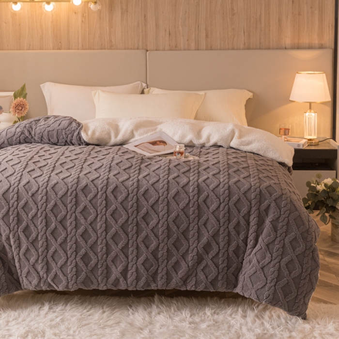 91家纺网 家纺一手货源 找家纺 简爱-2025舒棉绒羊羔绒单被套多功能毯 菱形茉格-儒雅灰